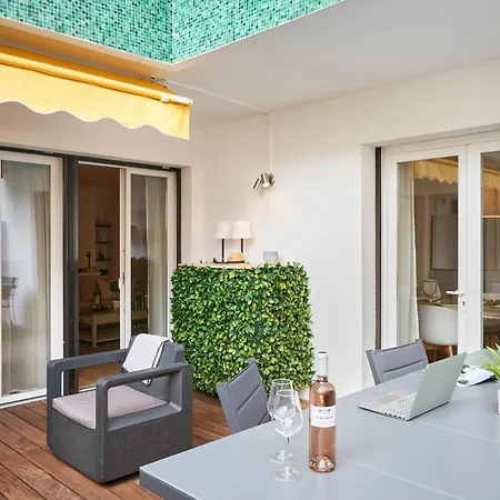 Center, 110m2, 3br & 3bth, Terrace Lejlighed *